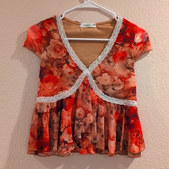 Rebellious Dreamer Blouse, Floral, layered on the bottom, size Medium Junior,New - Picture 2 of 8